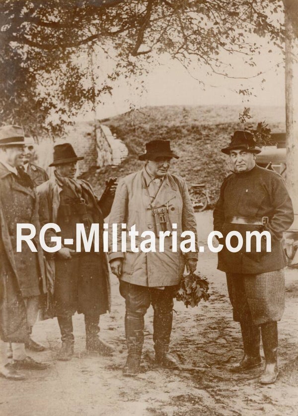 Original WW2 French Press Photo - Luftwaffe Reichsmarschall Hermann Göring talking with the Hungarian Minister Gyula Goemboes (1935)