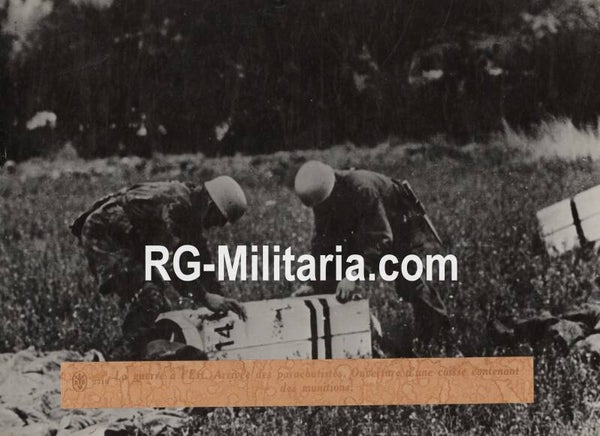Original WW2 French Press Photo - Fallschirmjäger with containers at the eastern front