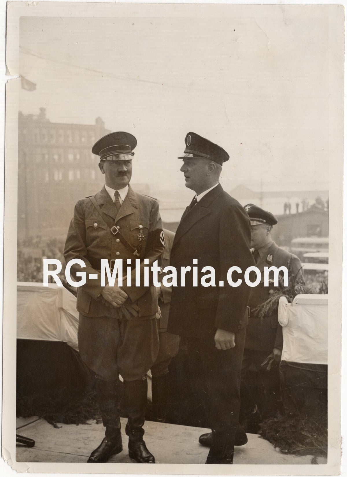Original WW2 German Press Photo - Adolf Hitler talking with a DAF member