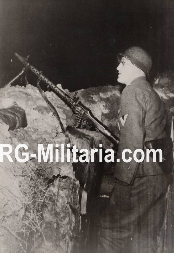Original WW2 German Waffen SS Press Photo - MG34 gunner during the night