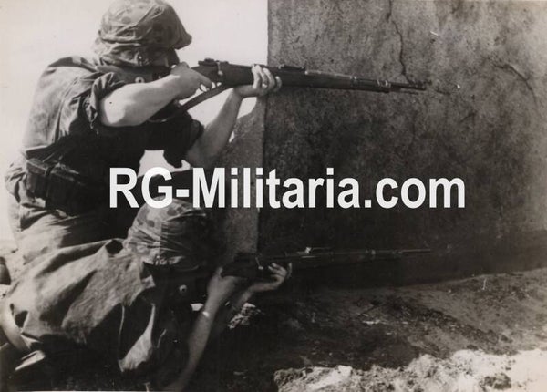 Original WW2 German Waffen SS Press Photo - Waffen SS soldiers shooting on the Eastern Front (1943)