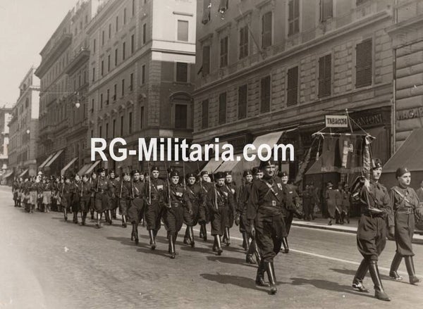 Original WW2 Italian Press Photo - Italian fascists march in Rome
