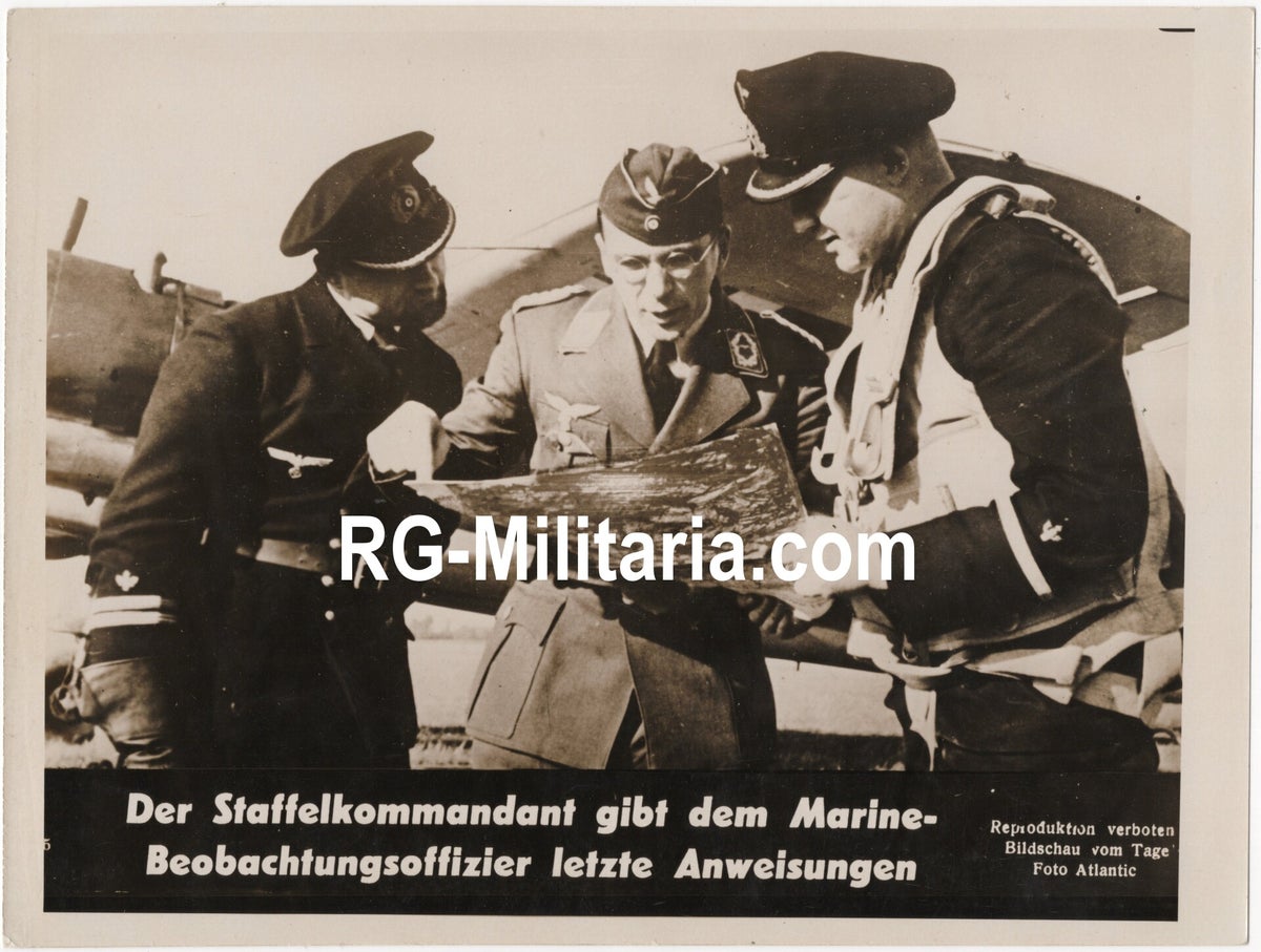 Original WW2 German Press Photo - Luftwaffe pilot talks with ...