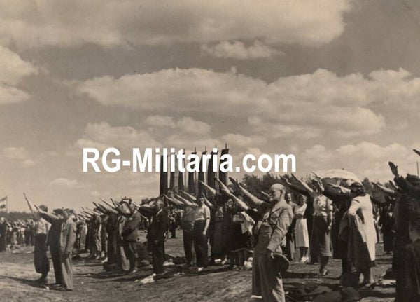Original WW2 Dutch Collaboration NSB Photo - NSB gathering saluting with their hands, Lunteren?