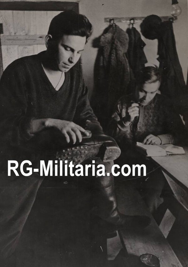 Original WW2 Italian Press Photo - Ostvolker Wehrmacht volunteers in their barracks (1943)