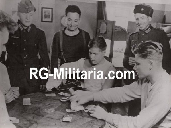 Original WW2 Italian Press Photo - Ostvolker Wehrmacht volunteers in their barracks (1943)
