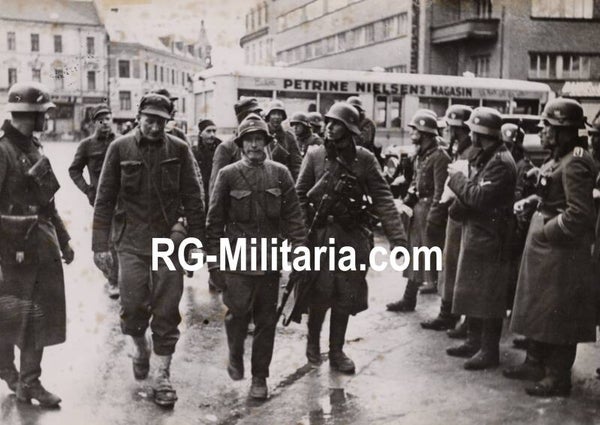 Original WW2 German Press Photo - Norwegian POW prisoners in Norway (1940)