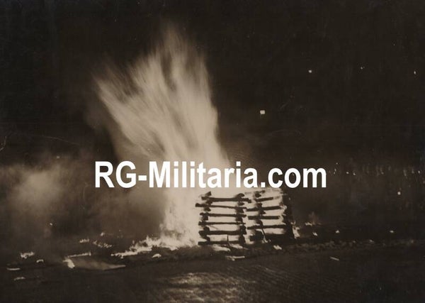 Original WW2 German Press Photo - The burning of ''Anti-German'' books by the Berlin nazi youth (1933)