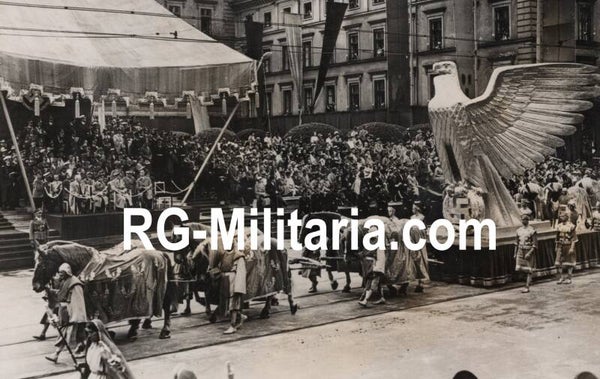 Original WW2 US Press Photo - Tag der Deutschen Kunst parade, Adolf Hitler (1938)