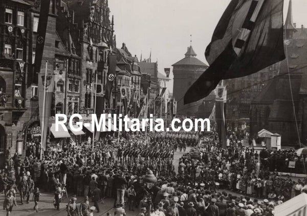 Original WW2 German Press Photo - RAD Arbeitsdienst march Reichsparteitag Nurnberg (1937)