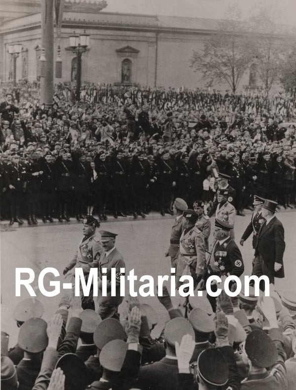 Original WW2 British Press Photo - Adolf Hitler and Benito Mussolini walking (1938)