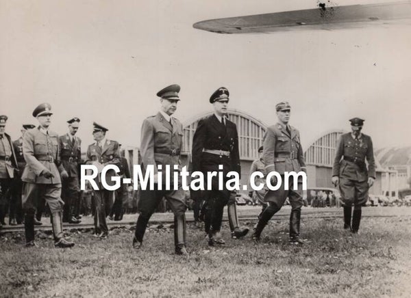 Original WW2 German Press Photo - Dr. Ante Pawelic visits Croation troops at the Eastern Front (1942)