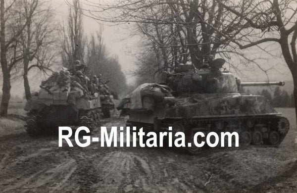 Original WW2 French Press Photo - US troops on Sherman tanks riding in the field