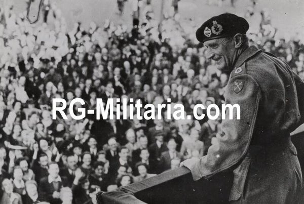 Original WW2 French Press Photo - Marshal Montgomery greets the people of London (1945)
