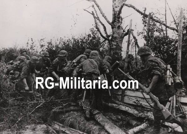 Original WW2 German Waffen SS Press Photo - Latvian SS volunteers fight on the Eastern Front (1943)
