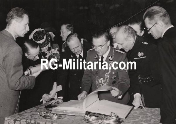 Original WW2 German Press Photo - Berlin Oberbürgermeister Ludwig Steeg receives Italian guests (1942)