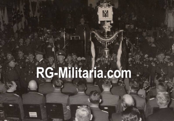 Original WW2 German Press Photo - DRK Deutsches Rotes Kreuz gathering, DRK Schellenbaum, Berlin (1940)