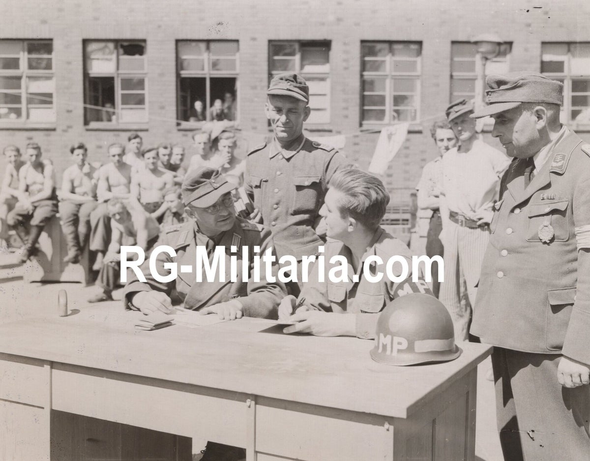 Original WW2 British Press Photo - 30th Division MP Military Police Cpl ...