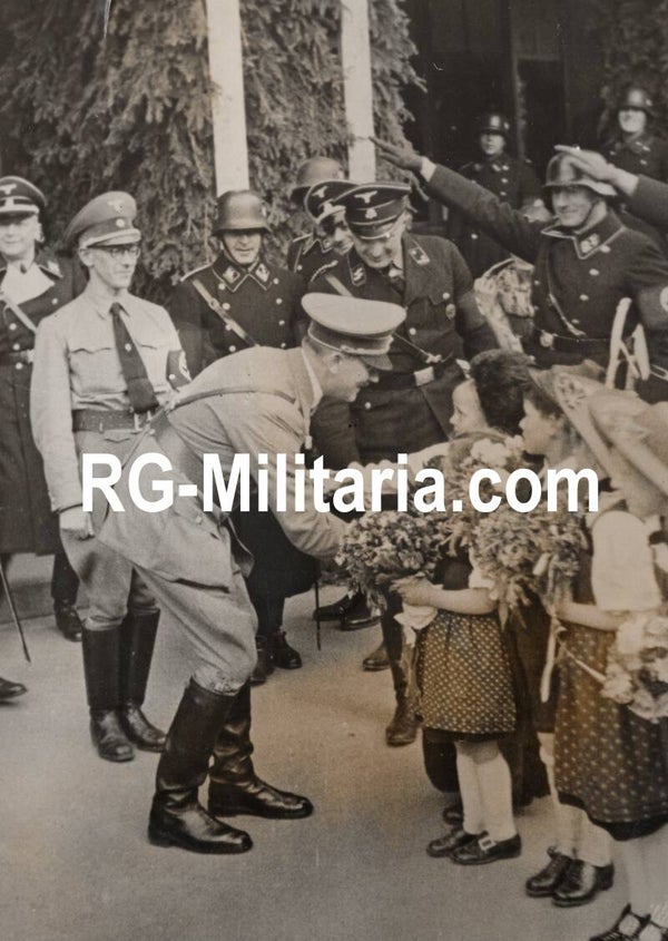 Original WW2 British Press Photo - Adolf Hitler talking with Austrian girls in Innsbruck (1938)