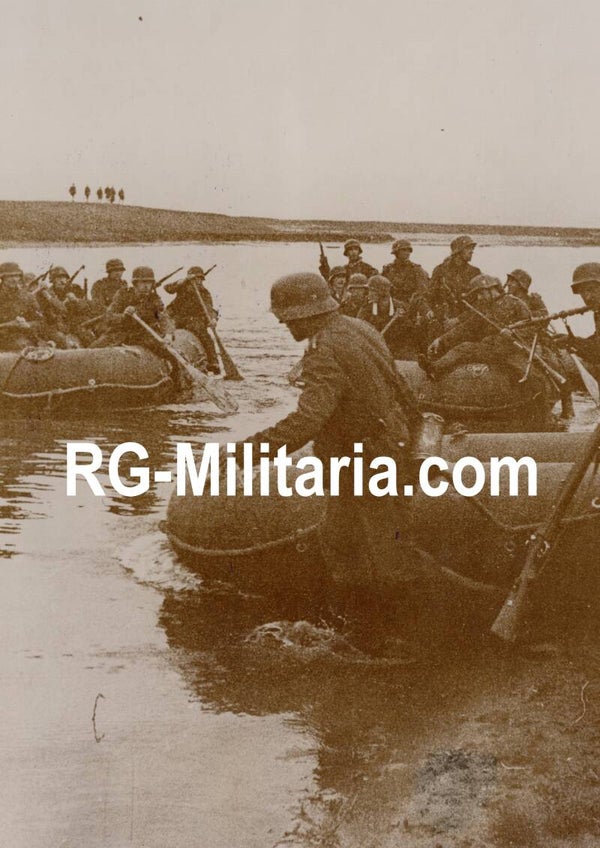 Original WW2 German Press Photo - German soldiers advance in rubber boats, Eastern Front (1941)