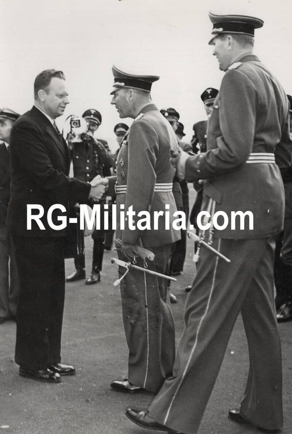 Original WW2 British Press Photo - Minister Ernst Woermann meets Russian ambassador Alexander Schkwarzew at Tempelhof airport (1939)