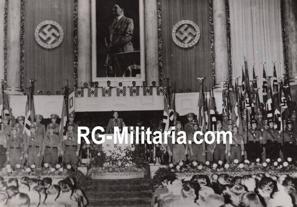 Original WW2 German Press Photo - Vienna Reichsstatthalter Baldur von Schirach speaking in Vienna