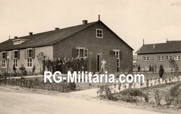 Original WW2 German Photo - Luftwaffe soldiers in former Dutch barracks at the Jan van Gentstraat, Badhoevedorp, Fliegerhorst Schiphol, Amsterdam (1940)