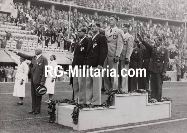 Original WW2 German Press Photo - Olympics, Olympic Games rowing podium saluting, Berlin (1936)