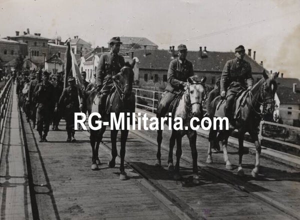 Original WW2 German Waffen SS Press Photo - Croatian Domobranen volunteers returning home from Bandenkampf (1944)