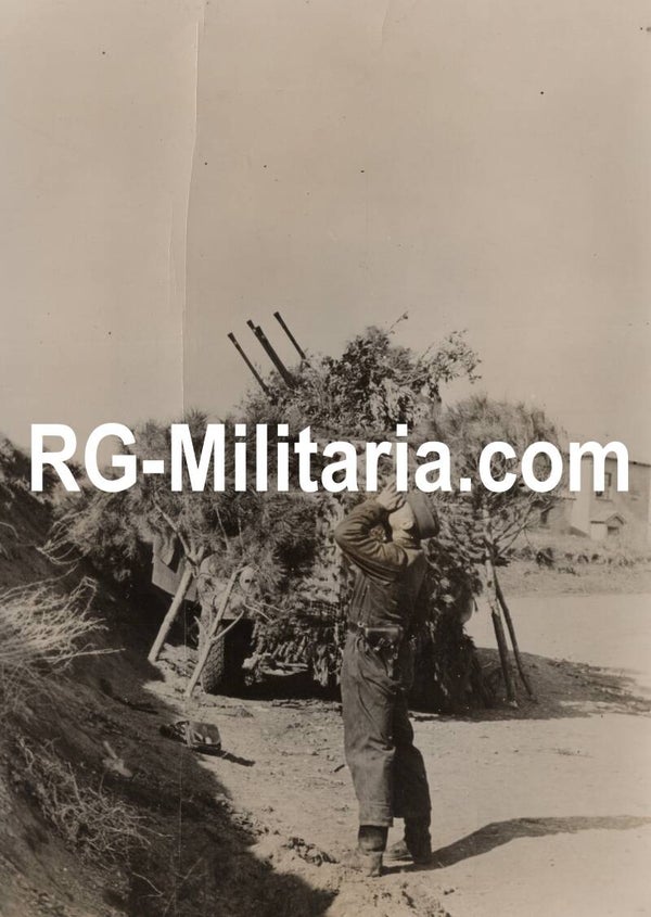 Original WW2 German Press Photo - Sd. Kfz. 7 with a Flak vierling hunting Soviet airplanes (1944)