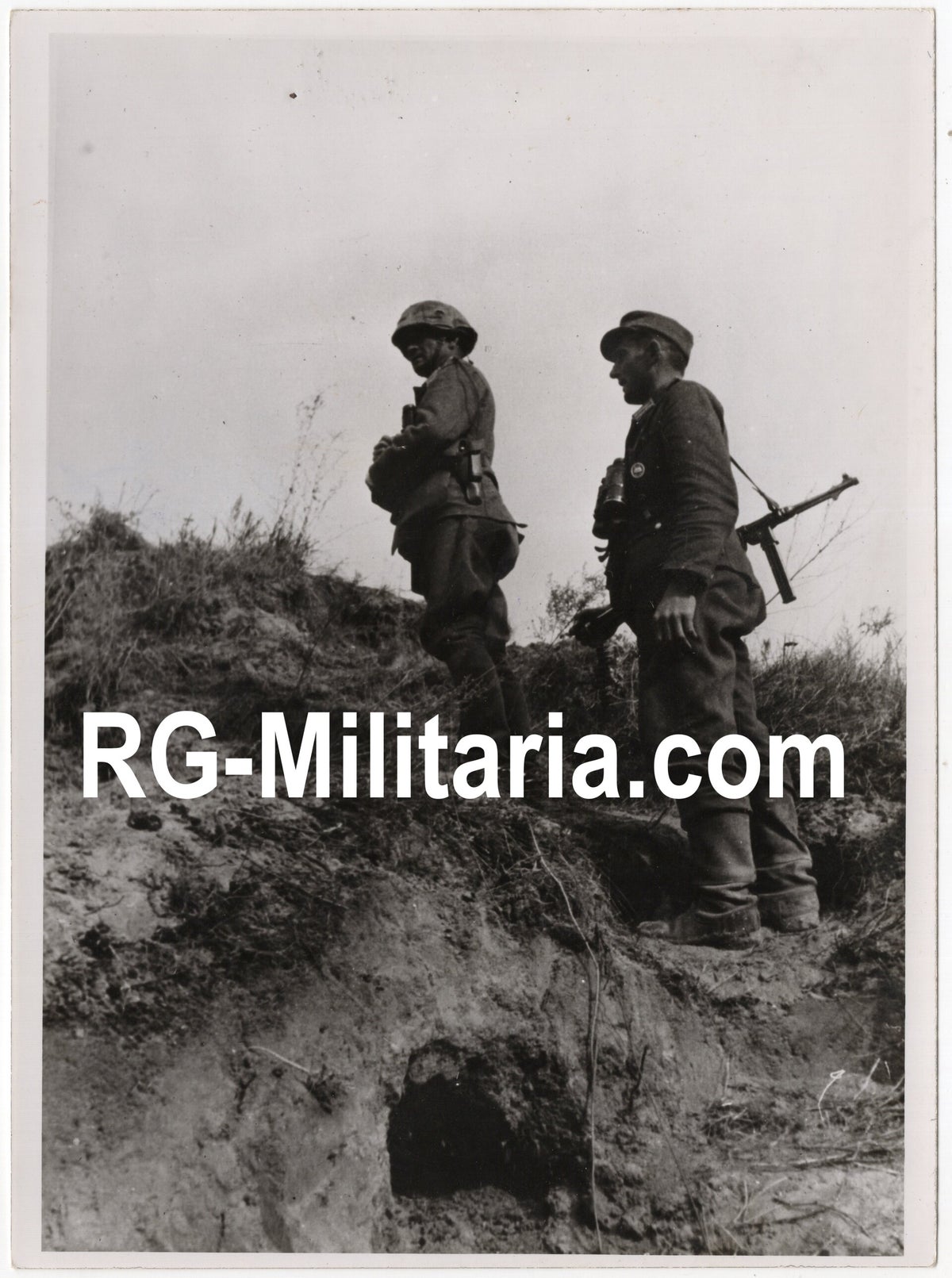 Original WW2 German Press Photo - Commander watching the front line ...