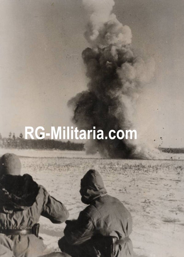 Original WW2 German Press Photo - Large explosion from Artillery fire, Eastern Front (1943)