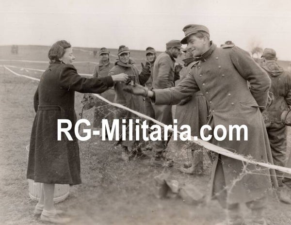 Original WW2 US Press Photo - Female sniper gives water to fellow POW German troops in Valkenburg, Holland (1945)
