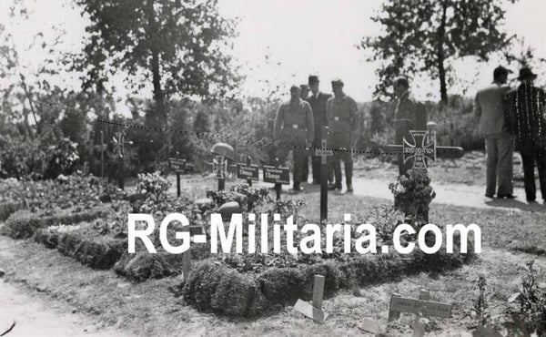 Original WW2 German Photo - German field graves in Rotterdam, Holland (1940)