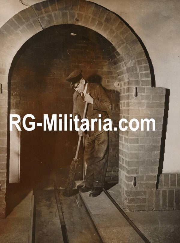 Original WW2 US Press Photo - Cremator of the Lahde Concentration Camp, Hannover (1945)