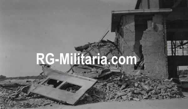 Original WW2 German Photo - Bombed hangar at the Dutch LVA airfield of Bergen, Holland (1940)