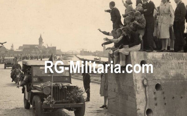 Original WW2 Dutch Liberation Photo - Dutch civilians wait for Allied soldiers on top of a German road block, Diemen, Holland (1945)