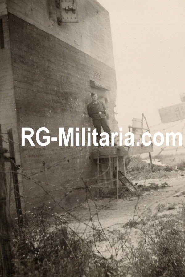 Original WW2 German Photo - German soldier at bunker Kazemat II Willemsdorp, Dordrecht, Fallschirmjäger Rgt. 1