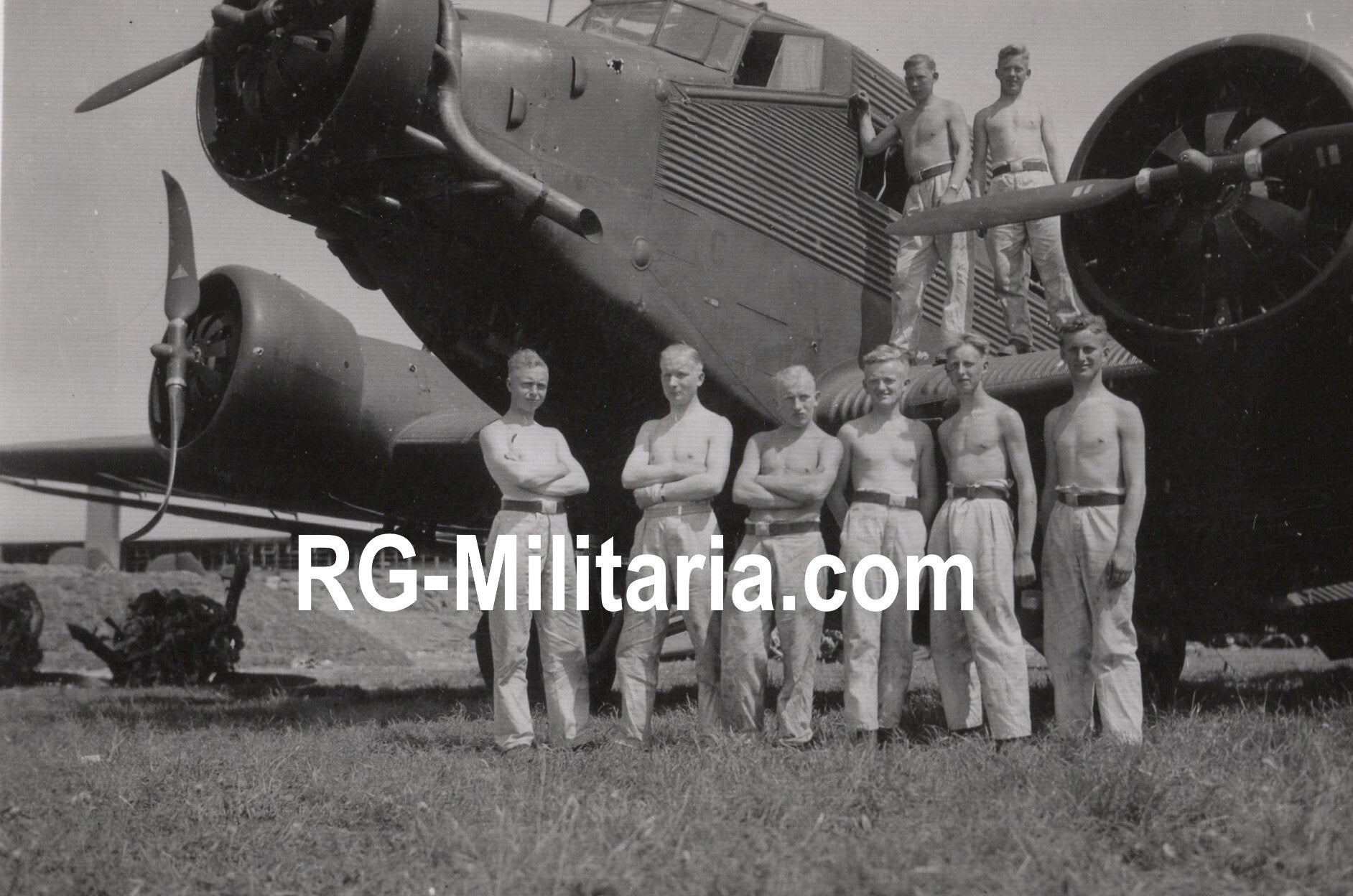 Original WW2 German Photo - RAD soldiers in front of a Junkers Ju 52 airplane at the Rotterdam airfield, Waalhaven, Holland (1940)
