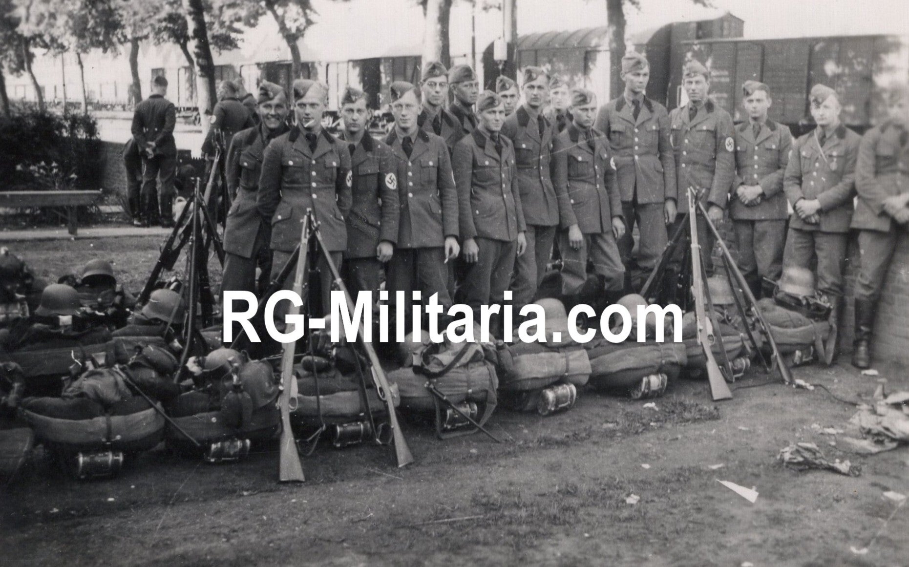 Original WW2 German Photo - German RAD soldiers arrive in Maastricht, Holland (1940)