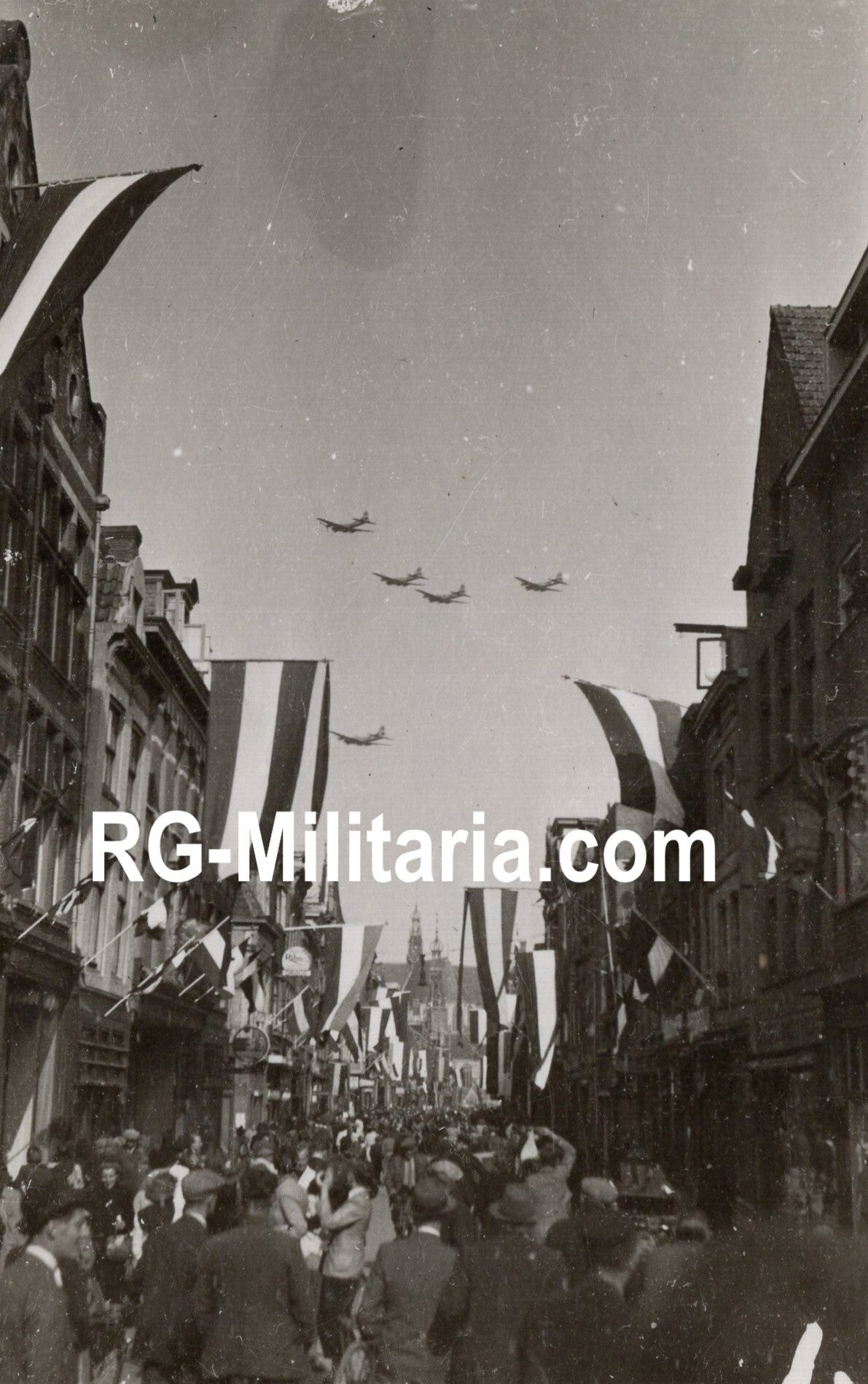 Original WW2 Dutch Photo - Liberation of Alkmaar with US B-17 bombers carrying out the food droppings, Holland (1945)