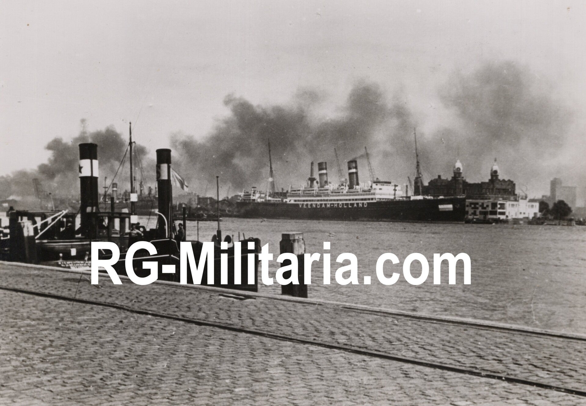 Original WW2 German Press Photo - Veendam ship in front of burning Rotterdam, Holland during the bombing of May (1940)