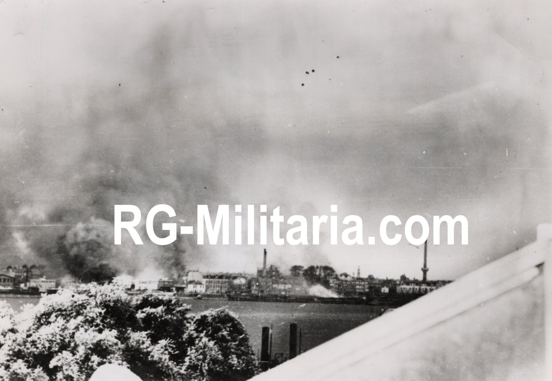 Original WW2 German Waffen SS Press Photo - Rotterdam attacked by Stuka airplanes, Holland, May (1940)