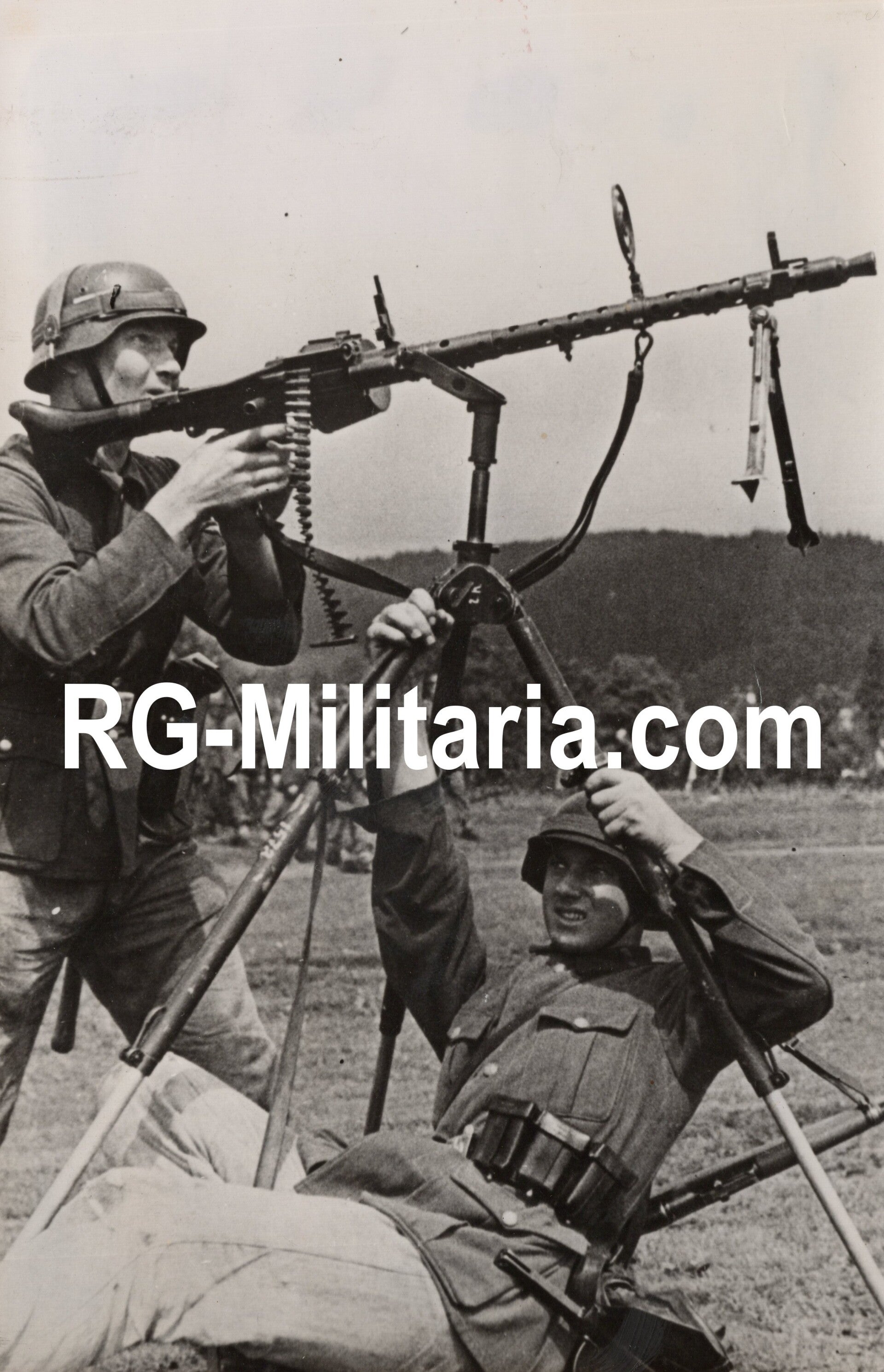 Original WW2 Dutch Waffen SS Photo - Dutch SS Regiment Westland soldiers training with an MG34 machine gun