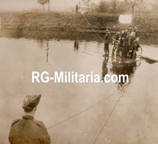 Original WW2 US Press Photo - British Engineers cross river near Tilburg, Holland (1944)