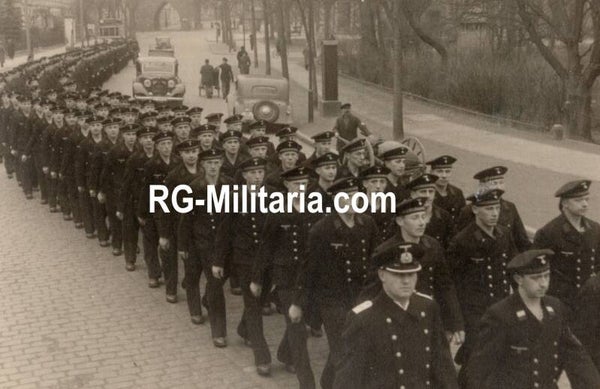 Original WW2 German Photo - KM Kriegsmarine march in Rotterdam, Holland