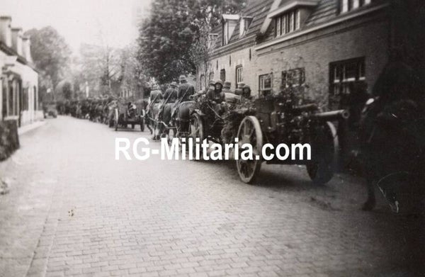 Original WW2 German Photo - German soldiers invade Heeze, May, Holland (1940)