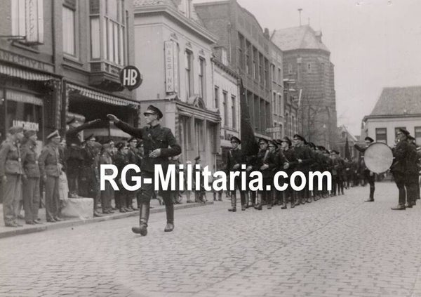 Original WW2 Dutch Collaboration NSB Press Photo - NSB WA march in Doetinchem, with stormflag (1942)