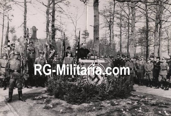 Original WW2 German NSB Press Photo - Anton Mussert speech during the remembrance at the Grebbeberg (1943)