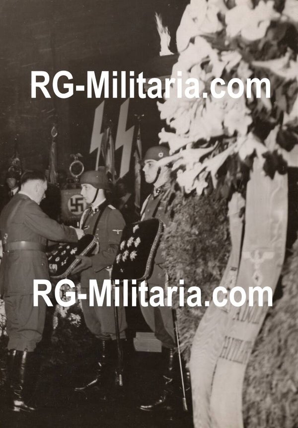 Original WW2 German Waffen SS Press Photo - Adolf Hitler posthumously awarding SS-Obergruppenführer Reinhard Heydrich the Deutscher Orden der NSDAP during his funeral, Berlin (1942)